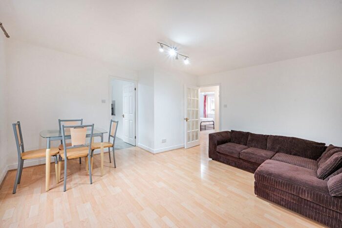2 Bedroom Flat To Rent In Langbourne Place, Cubitt Town, E14