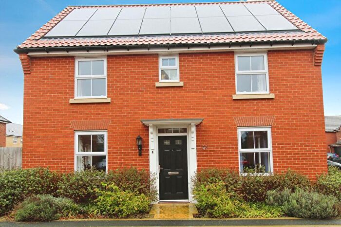 3 Bedroom Detached House For Sale In Chestnut Drive, Norwich, NR10