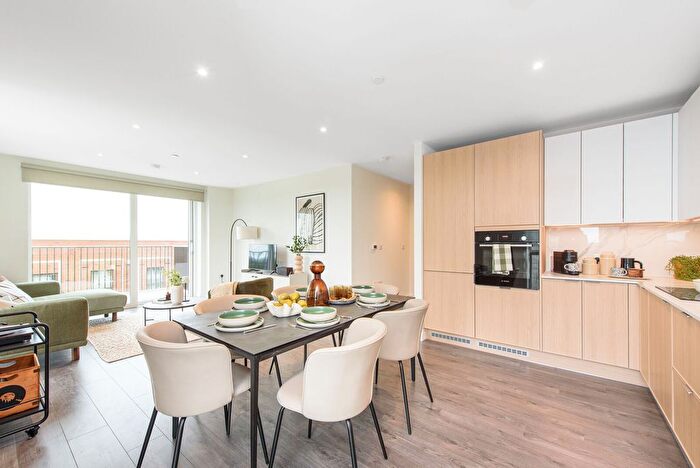 2 Bedroom Flat To Rent In The Watermint, Hendon, London, NW9