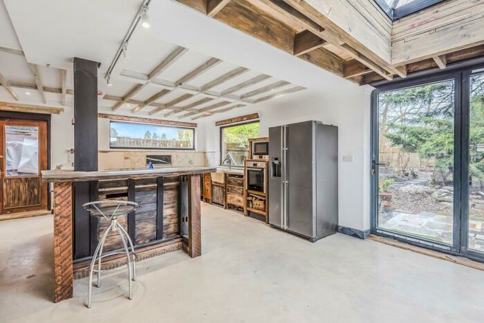 4 Bedroom Semi-Detached House To Rent In Beechwood Close, Ascot, SL5