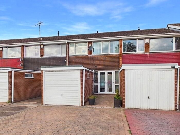3 Bedroom Town House For Sale In Honeywood Drive, Nottingham, NG3