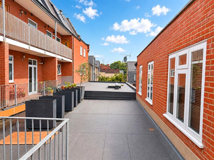 3 Bedroom Apartment To Rent In Coleridge Road, Crouch End, London, N8