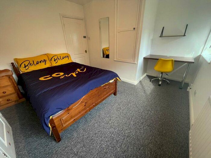 4 Bedroom Semi-Detached House To Rent In Southall Avenue, Brighton, BN2