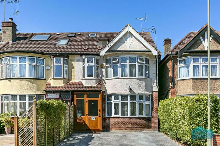 4 Bedroom Semi-Detached House To Rent In West Walk, East Barnet, Barnet, EN4