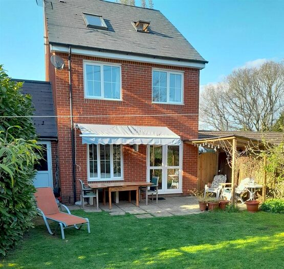 4 Bedroom Property For Sale In Swaits Meadow, Headley, Thatcham, RG19