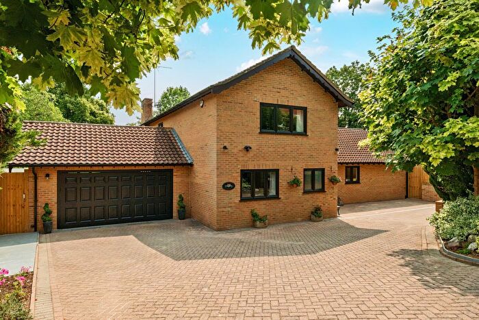 3 Bedroom Detached House For Sale In Cedar Drive, Pangbourne, Reading, Berkshire, RG8