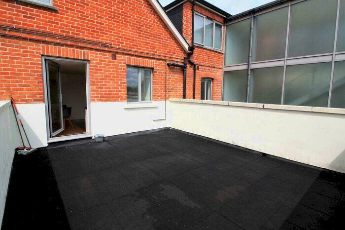 1 Bedroom Apartment To Rent In South View Avenue, Caversham, RG4
