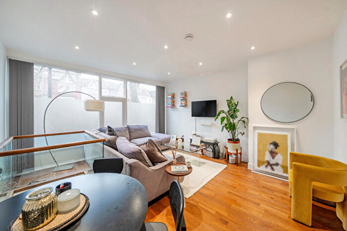 1 Bedroom Apartment For Sale In Brownhill Road, London, SE6