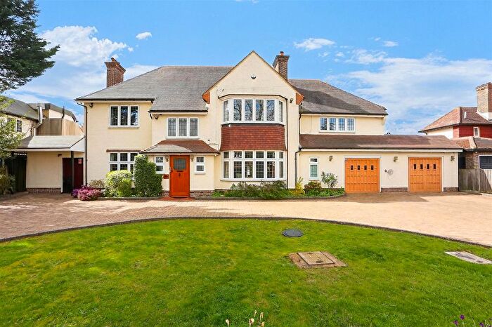 5 Bedroom Detached House For Sale In The Avenue, South Cheam, SM2