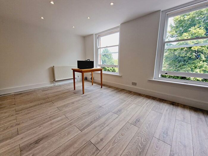 1 Bedroom Flat To Rent In Upper Street, London, N1