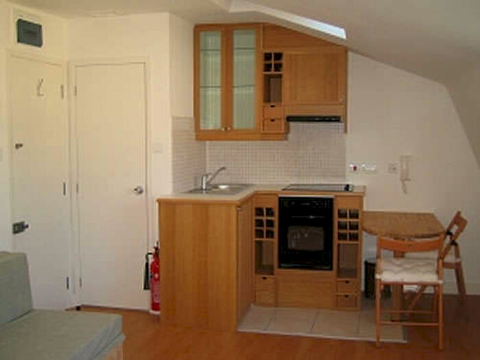 Flat To Rent In Gloucester Street, Pimlico, London, SW1V