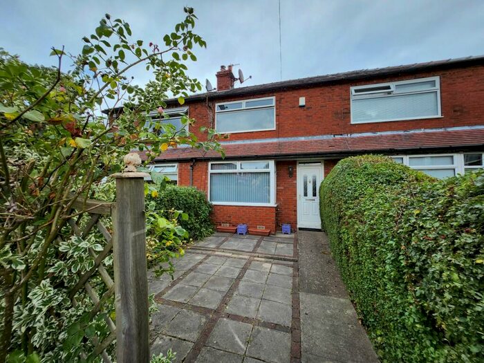 2 Bedroom Terraced House For Sale In Watford Avenue, Norwood Green, HX3