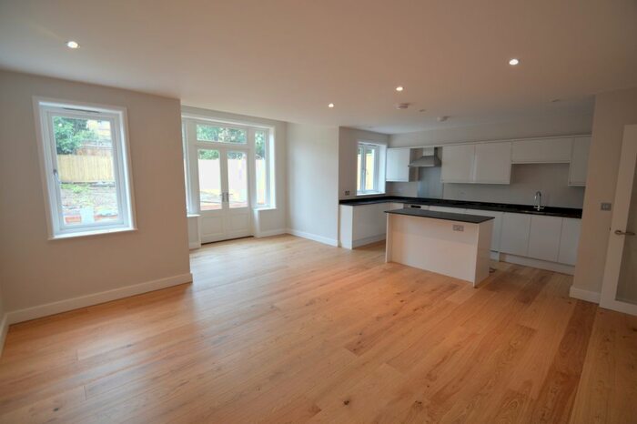 3 Bedroom Flat To Rent In Worple Road, West Wimbledon, SW20