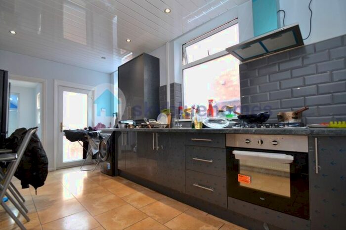 4 Bedroom Terraced House To Rent In Beckingham Road, Leicester, LE2