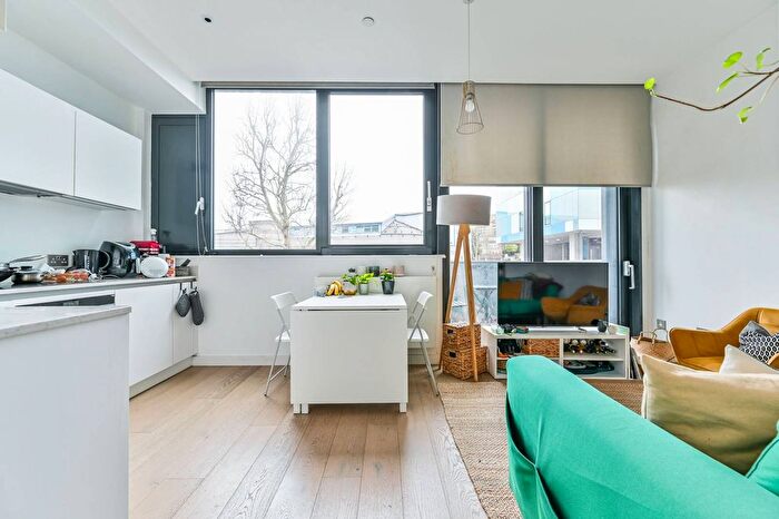 1 Bedroom Flat For Sale In Highgate Hill, Highgate, London, N19