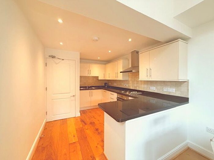 2 Bedroom Flat To Rent In Blandford Avenue, Oxford, OX2