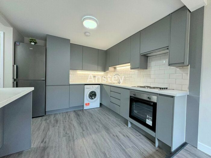 4 Bedroom End Of Terrace House To Rent In Arnheim Close, Southampton, Hampshire, SO16