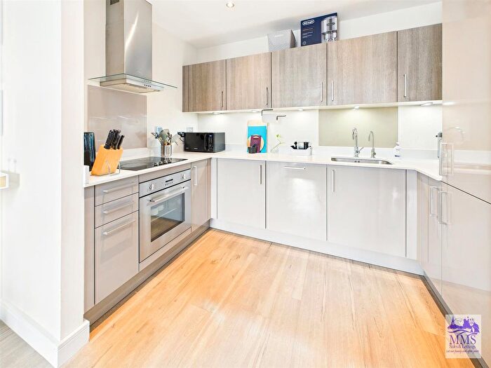 2 Bedroom Flat For Sale In Pegasus Way, Gillingham, ME7