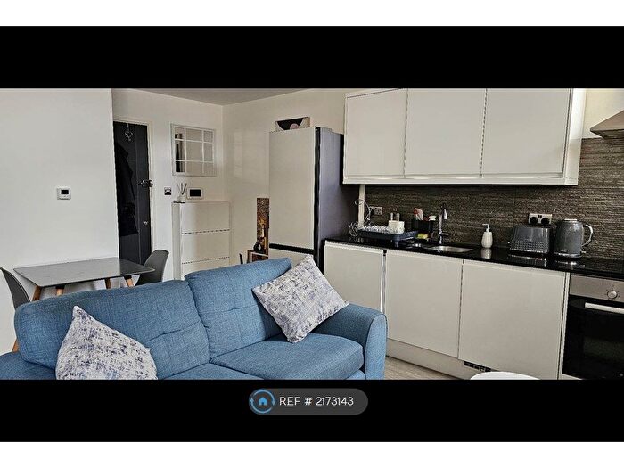 1 Bedroom Flat To Rent In The Old Police Station, Staines-Upon-Thames, TW18