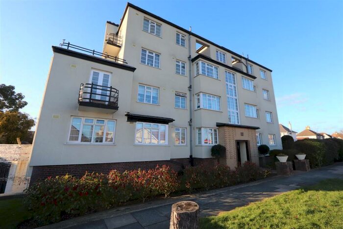 Flat To Rent In Leigh Heath CourtLondon RoadLeigh On SeaEssex, SS9