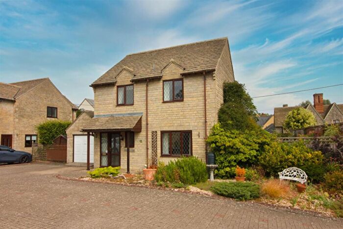 4 Bedroom Detached House For Sale In School Close, Burton Hill, Malmesbury, SN16