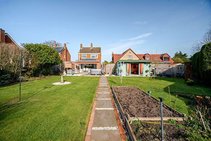 3 Bedroom Link Detached House For Sale In Lower Shelton Road, Marston Moretaine, Bedford, MK43