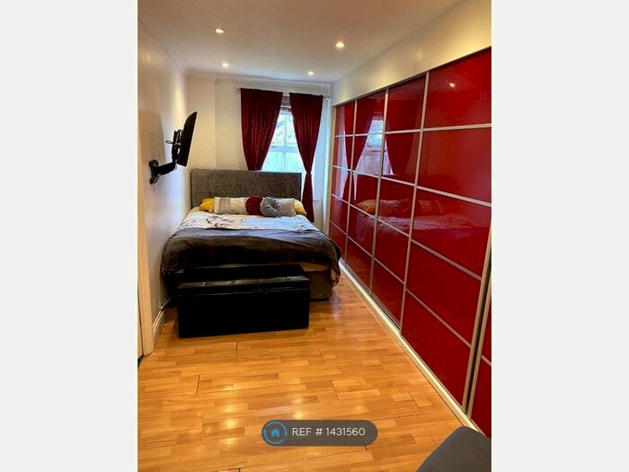 2 Bedroom Flat To Rent In Haydock Lodge, Wallington, SM6