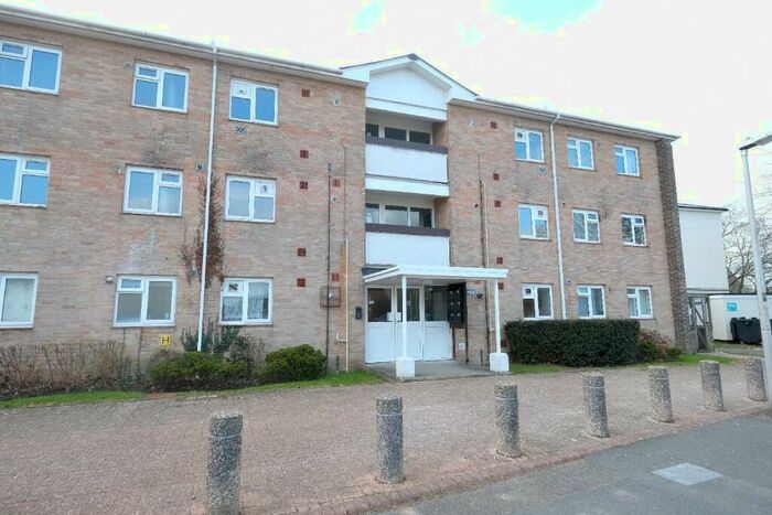 2 Bedroom Flat To Rent In Africa Drive, SO40