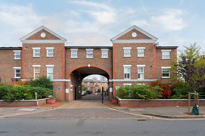 1 Bedroom Flat To Rent In Salisbury Place, Oval, London, SW9