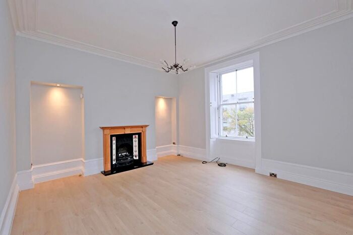 3 Bedroom Flat To Rent In Crimon Place, First Floor, AB10