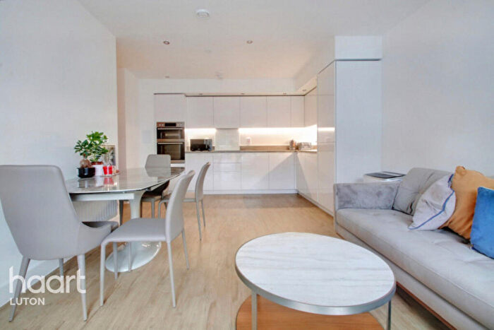 2 Bedroom Apartment For Sale In Stirling Drive, Luton, LU2