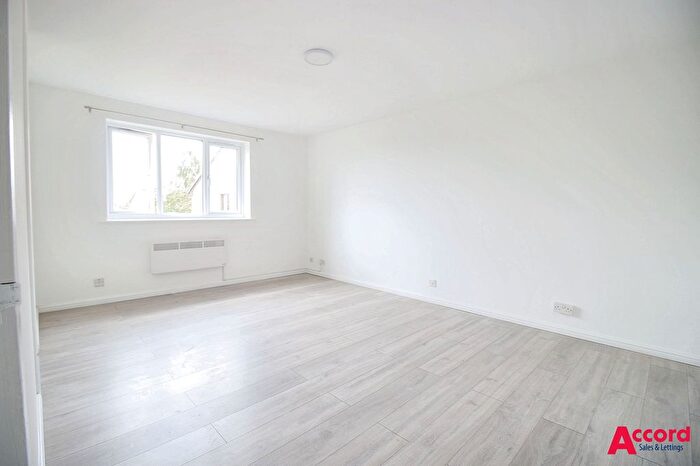 2 Bedroom Flat To Rent In Millhaven Close, Romford, RM6