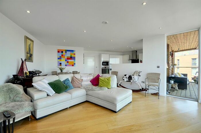 2 Bedroom Flat To Rent In Malthouse Court, High Street, Brentford, TW8