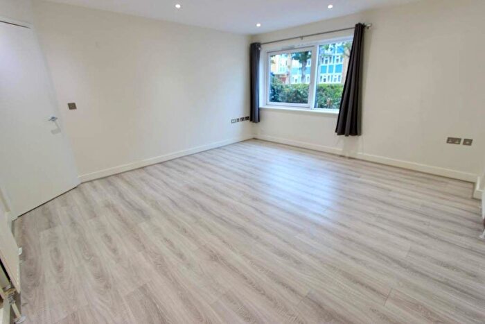 2 Bedroom Flat To Rent In Alice Court, London, N22