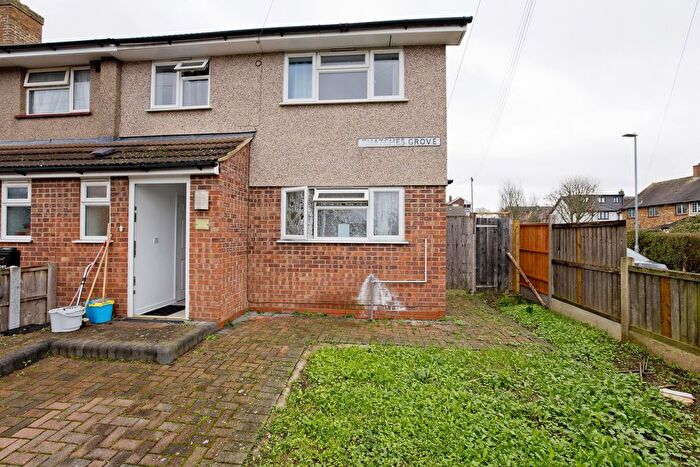 5 Bedroom End Terrace House For Sale In Thatches Grove, Chadwell Heath, RM6