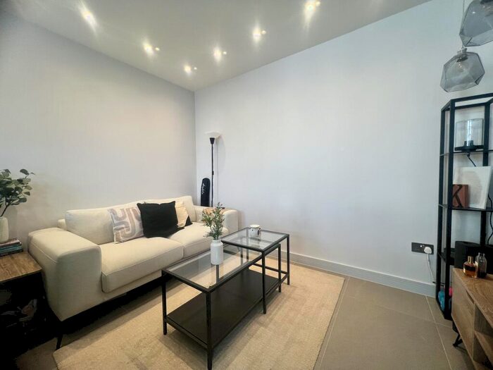 1 Bedroom Apartment To Rent In Market Place, Didcot, OX11