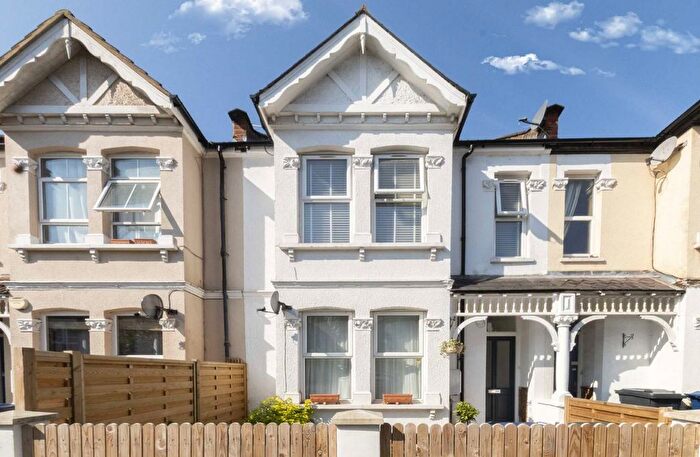 2 Bedroom Flat To Rent In Seaford Road, Northfields, W13
