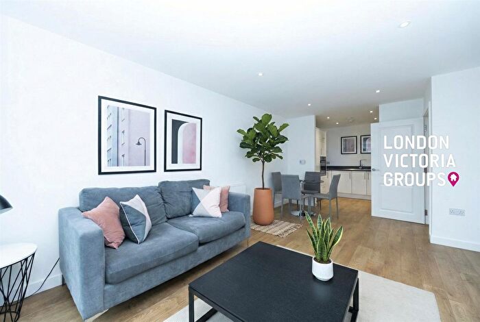 1 Bedroom Flat To Rent In Pavilions Court, , Cooks Road, London, E15