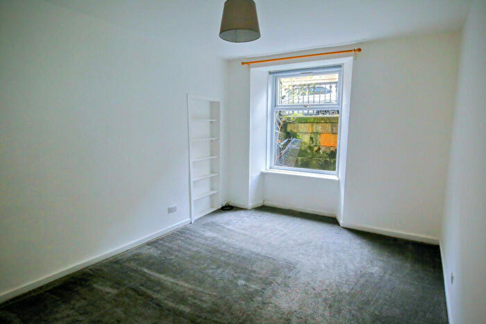 2 Bedroom Flat To Rent In Dixon Avenue, Govanhill, G42
