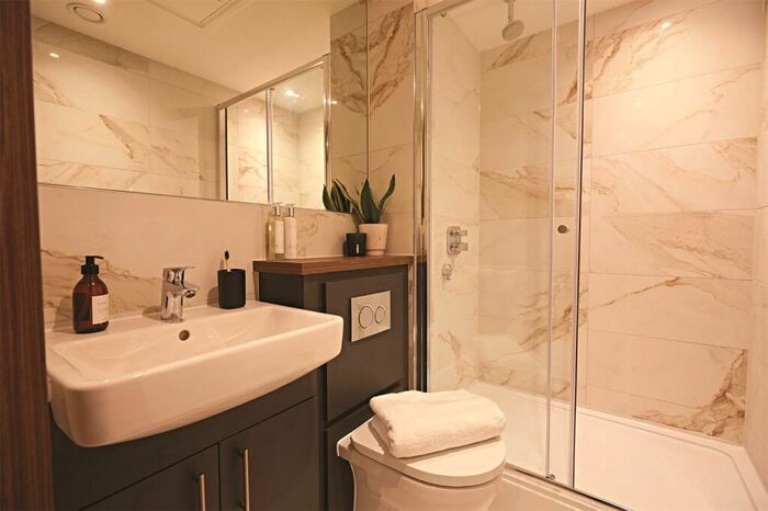 Apartment To Rent In Apt, Live Oasis Merrion Street Gardens #, LS2