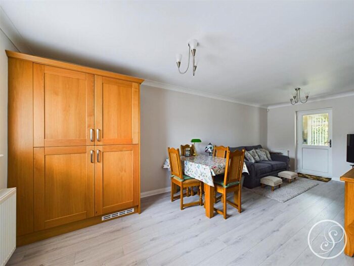 5 Bedroom Detached House For Sale In Oakdale Meadow, Leeds, LS14