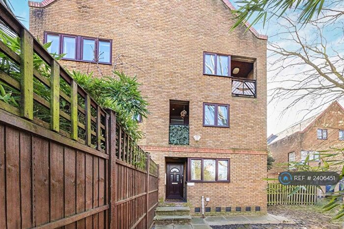 4 Bedroom Semi-Detached House To Rent In Redriff Road, London, SE16