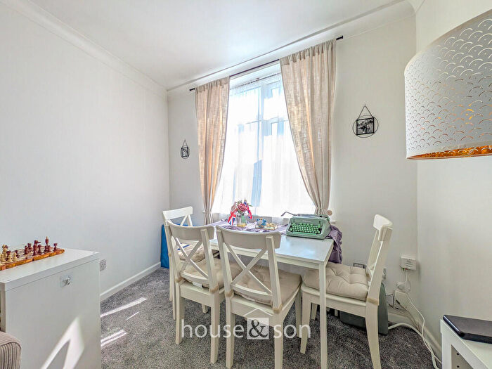 2 Bedroom Apartment For Sale In Wimborne Road, Bournemouth, BH9