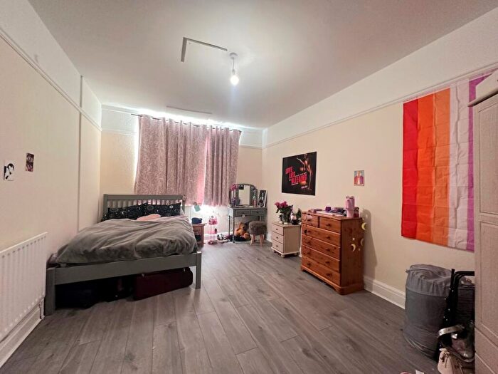 3 Bedroom Flat To Rent In Portswood Road, Southampton, Hampshire, SO17