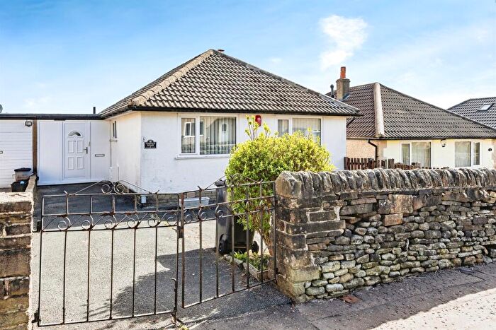 2 Bedroom Detached Bungalow For Sale In Alloe Field Place, Halifax, HX2