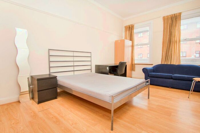 5 Bedroom Flat To Rent In Parson Street, Hendon, London, NW4