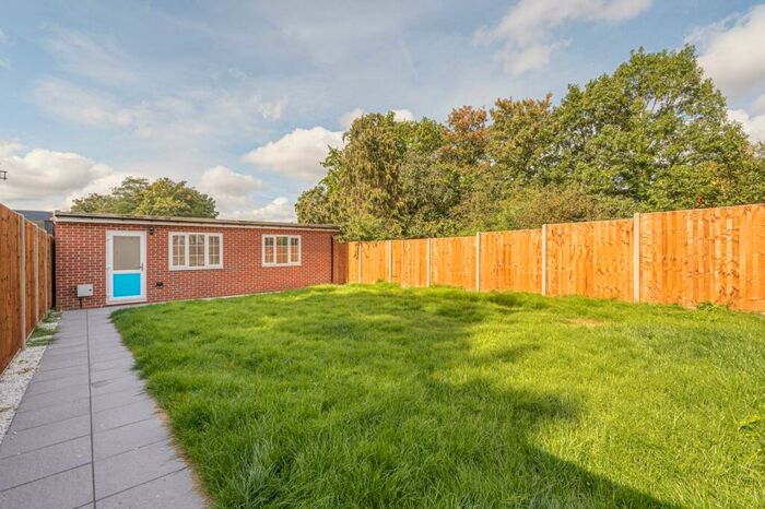 1 Bedroom Flat To Rent In Hendon Way, Temple Fortune, London, NW2