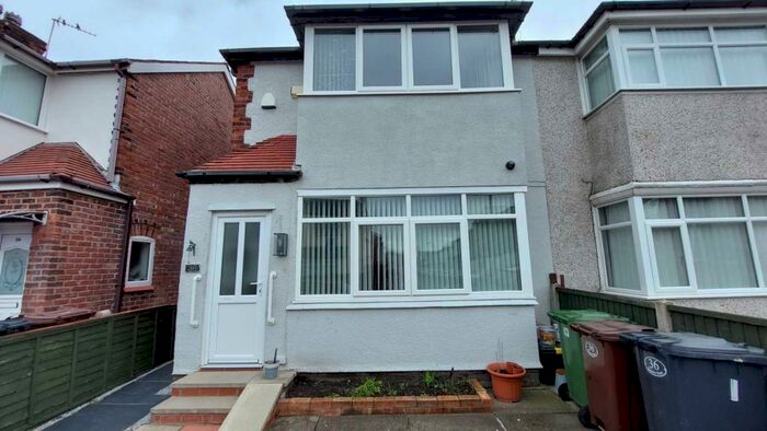3 Bedroom Semi-Detached House To Rent In Banastre Rd, Birkdale, PR8