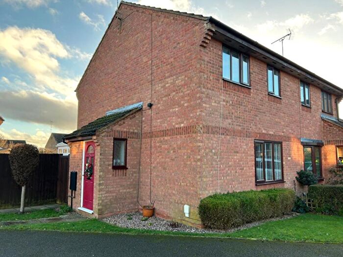 3 Bedroom Semi Detached House For Sale In Anscomb Way, Woodford Halse, Northamptonshire, NN11