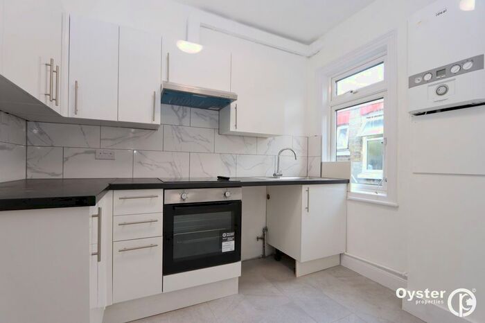 2 Bedroom Flat To Rent In Woodside Road, London, N22